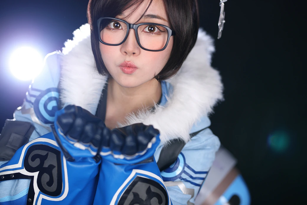 Косплей Мэй из Overwatch в двух вариантах