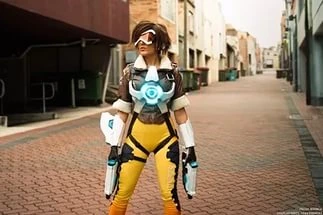 Косплей Трейсер из Overwatch