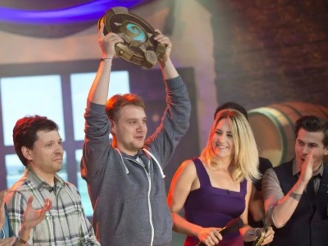 Россиянин выиграл зимний этап главного турнира по Hearthstone