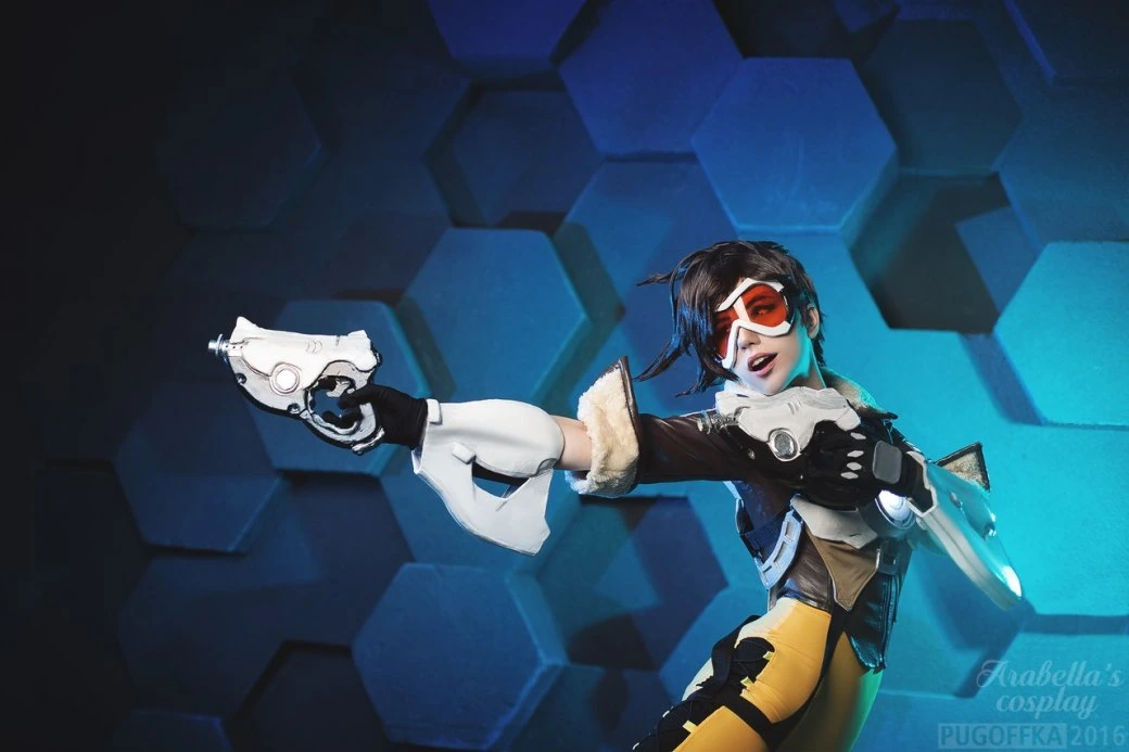 Косплей Трейсер из Overwatch