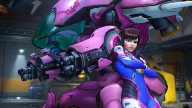 Отец поразил Интернет и собственную дочь робо-костюмом из Overwatch