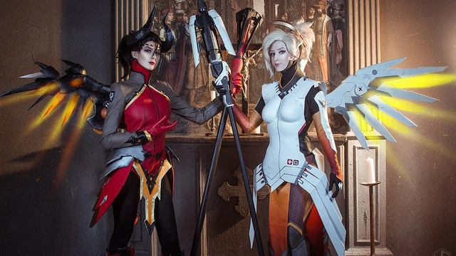 Косплей  -  образ классического Ангела и Ангела-Дьяволицы из Overwatch