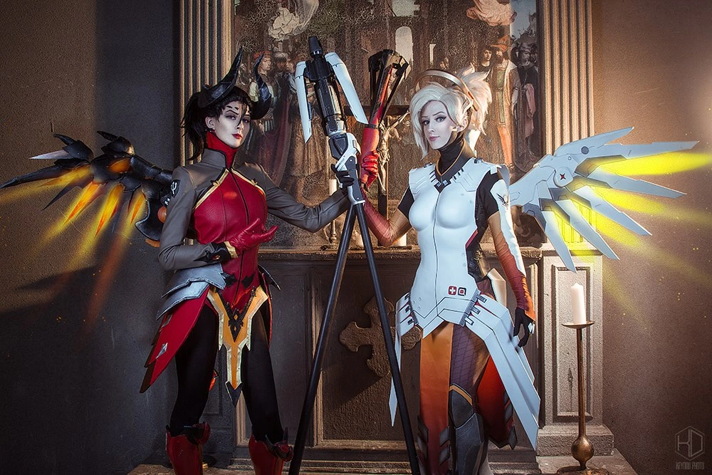 Косплей  -  образ классического Ангела и Ангела-Дьяволицы из Overwatch