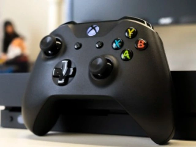Девятилетний мальчик отказался от Xbox One ради бездомных