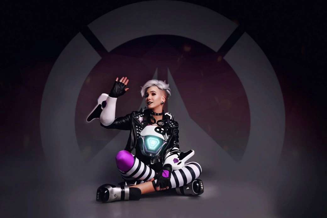 Косплей Трейсер Ультрафиолет из Overwatch