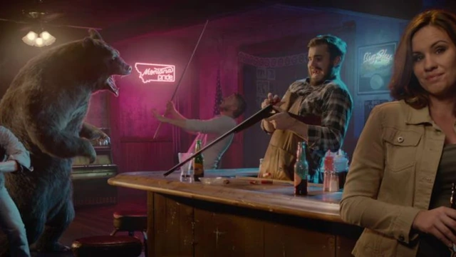 В новом рекламном ролике Far Cry 5 злой гризли ворвался в бар