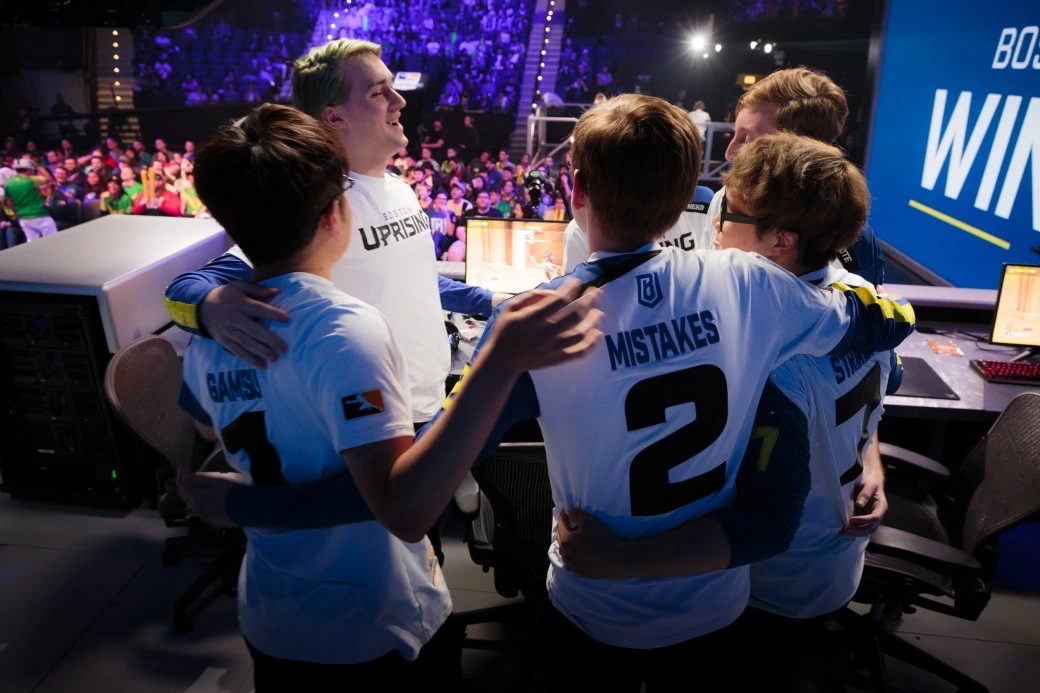 Overwatch League осталась без русских