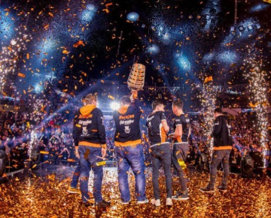 Virtus.pro исполнилось 15 лет