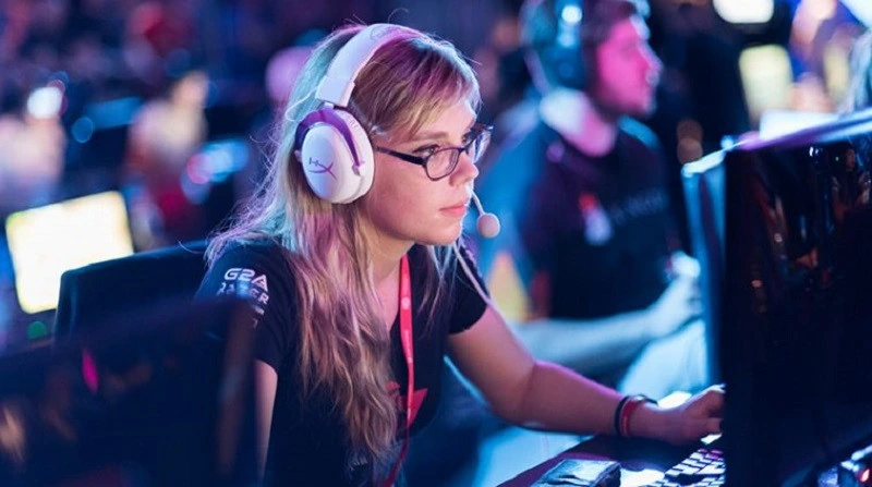 Каждый пятый поклонник Overwatch — девушка
