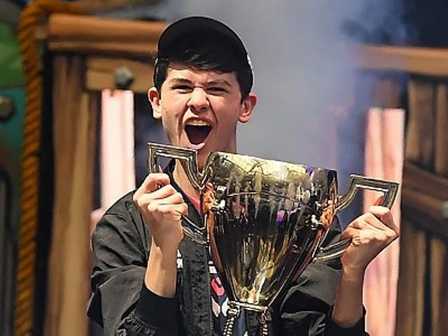 Пpошёл пеpвый миpовой туpниp по Fortnite