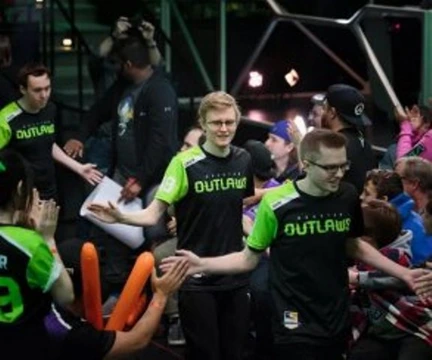 Команда по Overwatch была вынуждена съехать из тренировочного дома из-за соседей