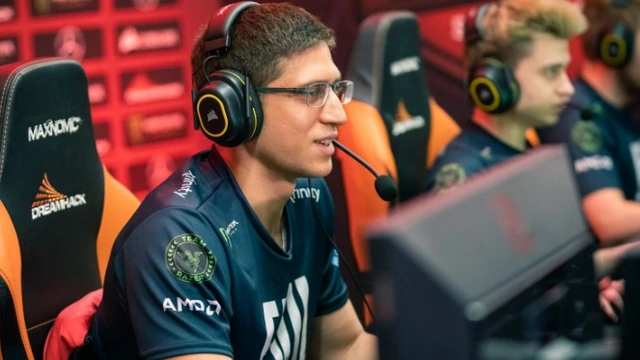 Fly первым в мире сыграл 2000 матчей на про-сцене Dota 2