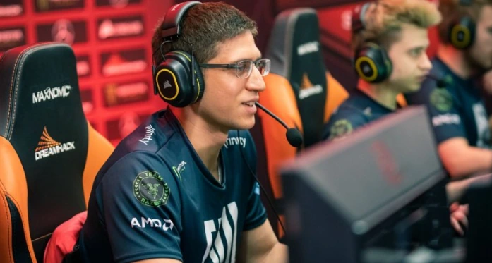 Fly первым в мире сыграл 2000 матчей на про-сцене Dota 2