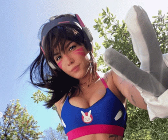 Милая D.Va: певица Холзи сделала косплей героини Overwatch