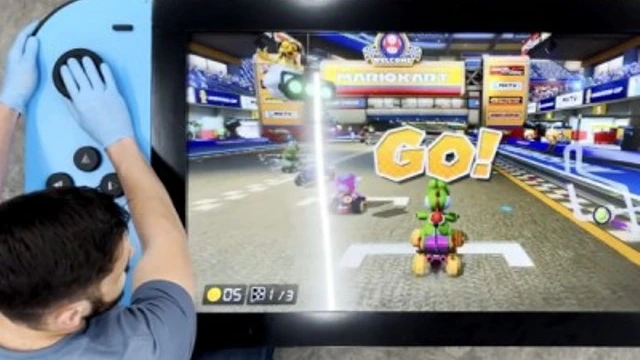Умелец собрал огромную Nintendo Switch и подарил её детской больнице